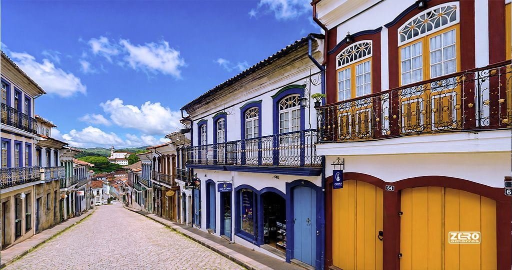 Rua Direita no centro histórico de Ouro Preto, Minas Gerais